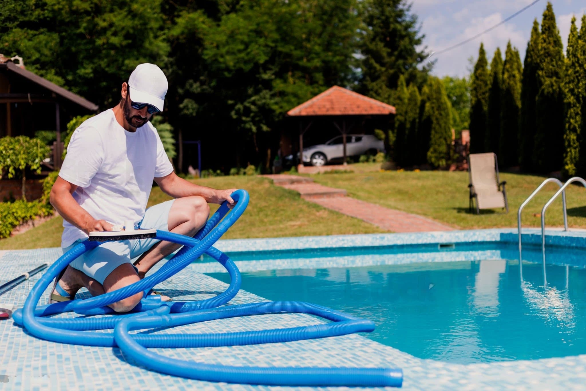 Pool Cleaner Cleaning Pool